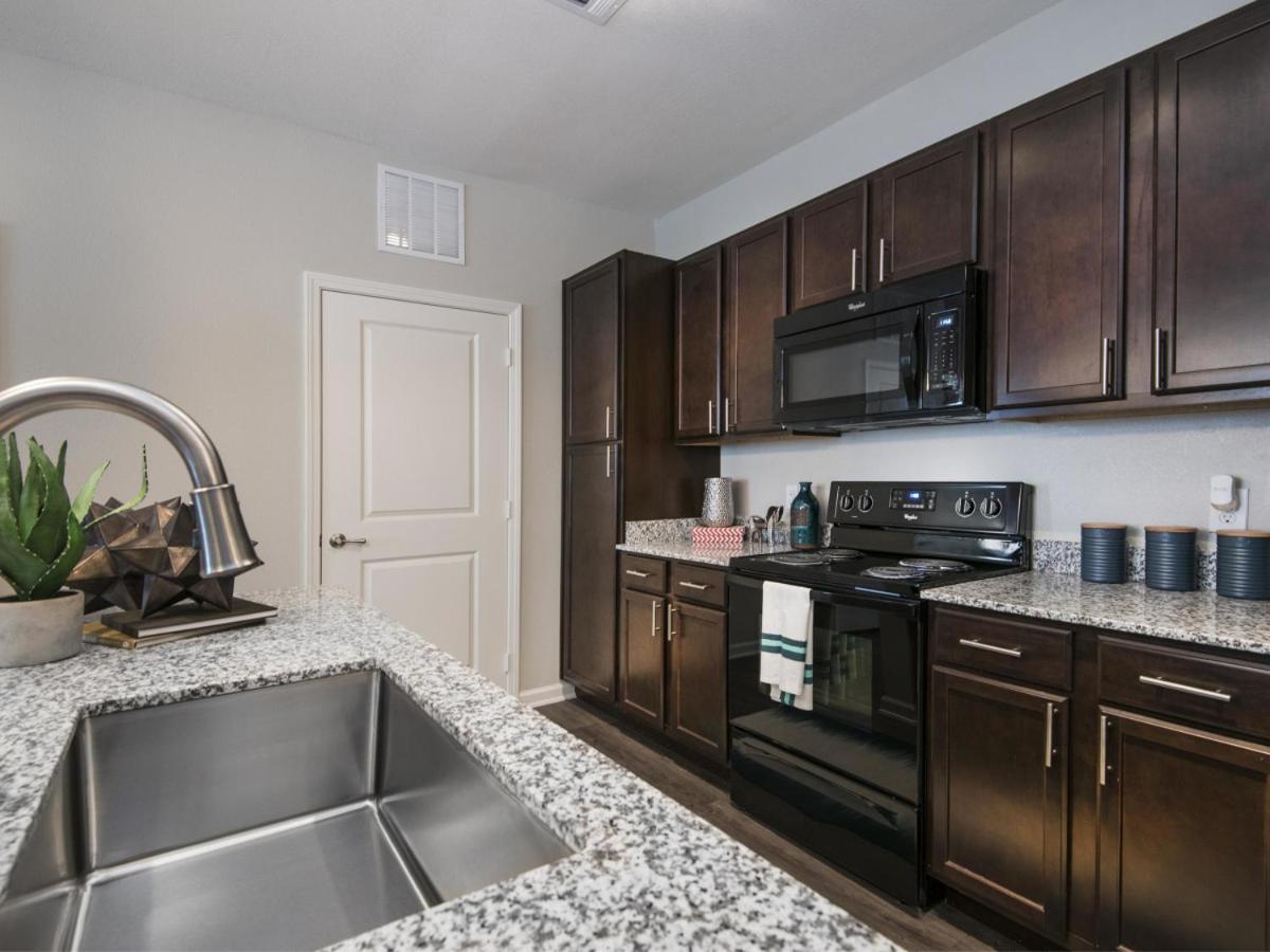 Spacious Furnished Resort Style Apartments Tomball Habitación foto